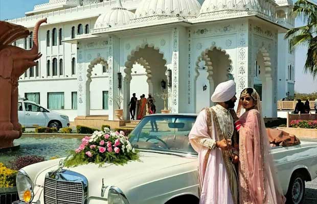 udaipur-Wedding-Carnival-Baraat-band-car-dhol-Artist-event-company